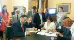 8 May 2015 Serbian Progressive Party MPs sign organ donor Cards 